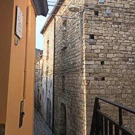 Torre Del Borgo - Centro Storico Di Apartamento Accettura